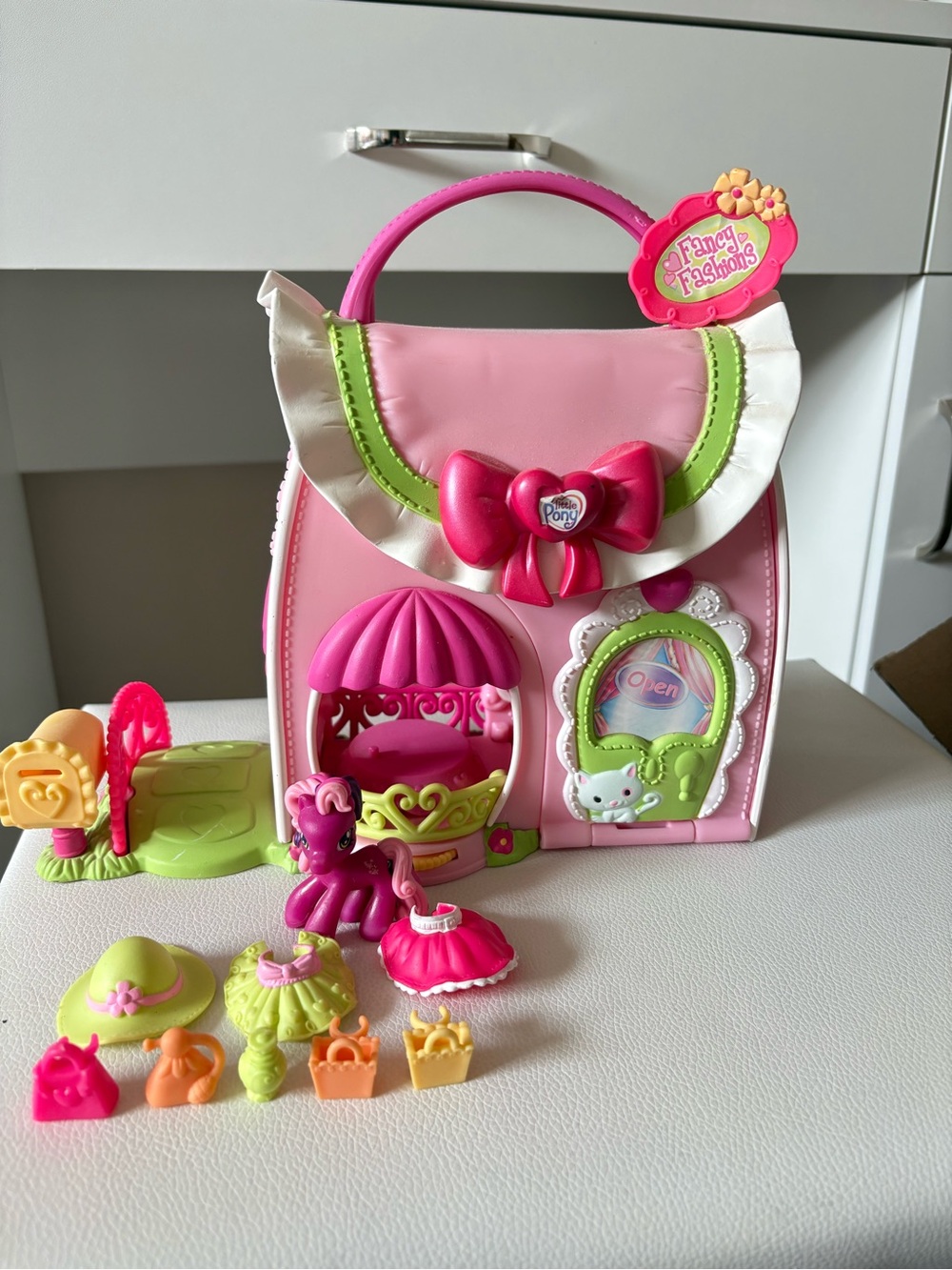 My Little Pony Fancy Fashions Boutque playset-Complete Set!
